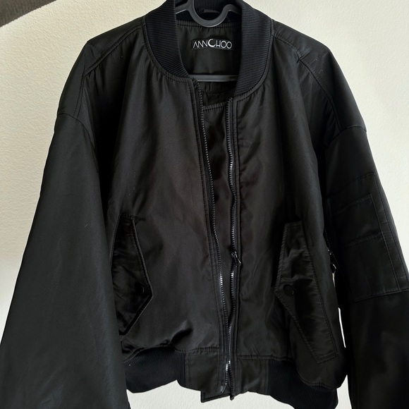 LIKE NEW Trendy Oversized Black Bomber Jacket Puffy Sleeves Warm Cool - Picture 3 of 4